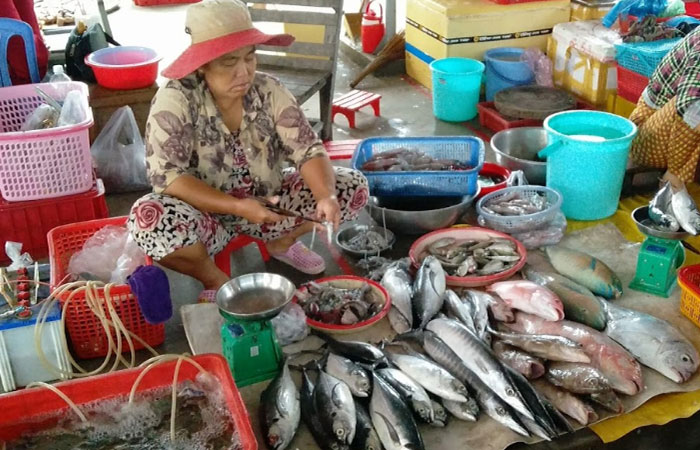Khu bán hải sản tươi sống ở chợ Côn Đảo